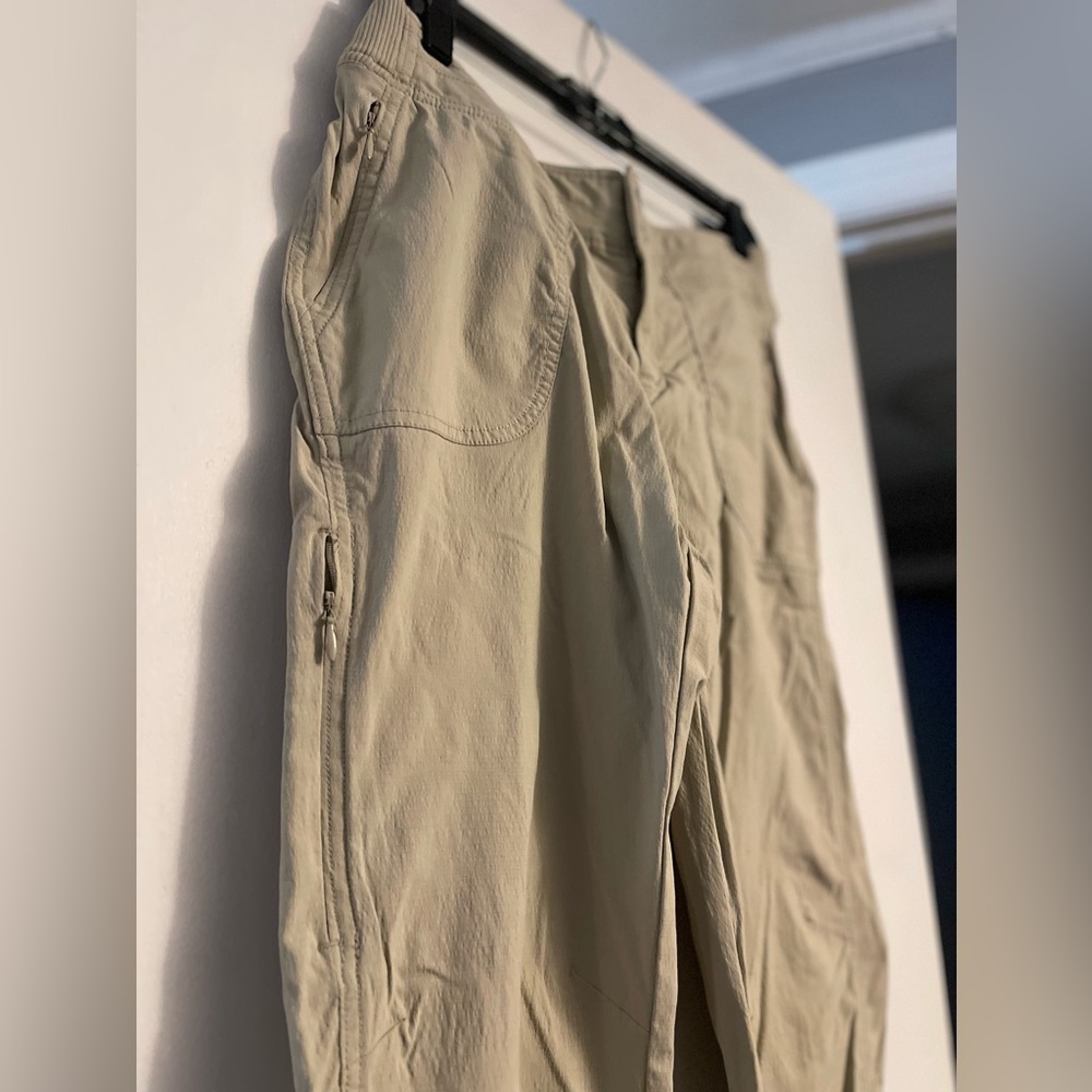 Athleta Khaki Beige Zip Button PullOn Trekkie Hiking Walking Pocket Nylon Pant 6 - Picture 5 of 13